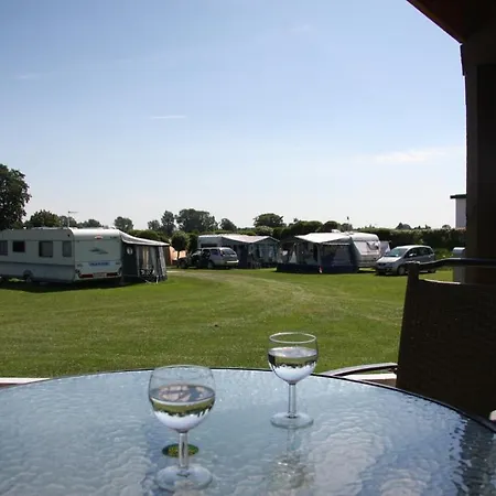 منتجع Laerkelunden Camping & Cottages *